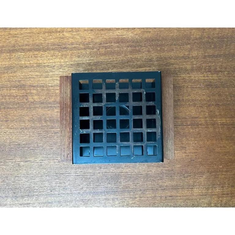 Scaldatazze minimalista di metà secolo in metallo e teak, anni '60 In condizioni ottime in vendita a Hamburg, DE