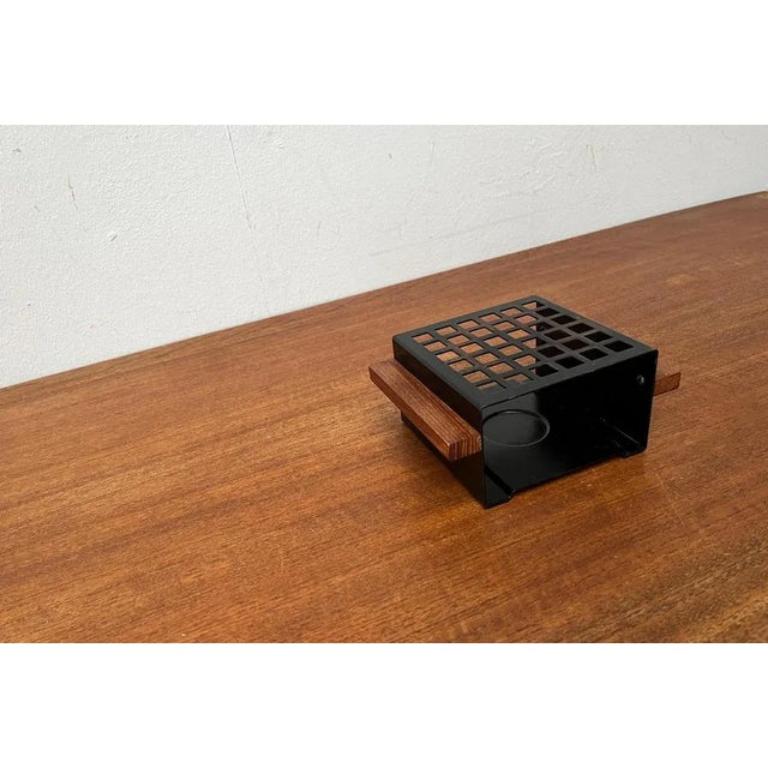 XX secolo Scaldatazze minimalista di metà secolo in metallo e teak, anni '60 in vendita