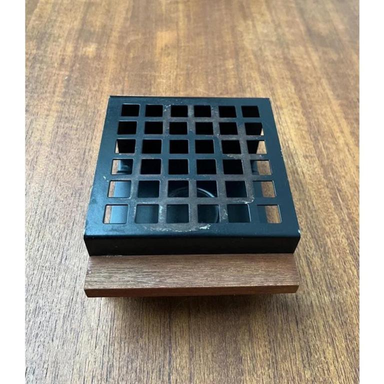 Metallo Scaldatazze minimalista di metà secolo in metallo e teak, anni '60 in vendita