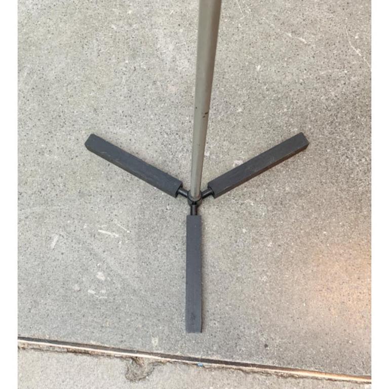 Néerlandais Lampadaire minimaliste du milieu du siècle modèle 8028 par J.J.M. Hoogervorst, années 1950 en vente