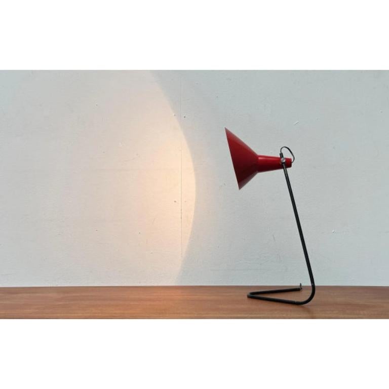 Mid-century table lamp by Kovona based on a design by Josef Hurka from the 1960s.

Pure minimalism. The most striking detail of this lamp is the base. This consists of a simple tube that becomes a stable stand through various bends. At the bottom a