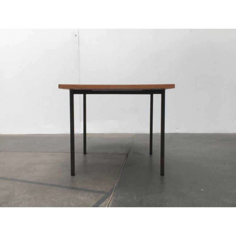 Mid-Century Minimalist Model T-Angle Expandable Flip-Top Couch Side Table, 1950s For Sale 6