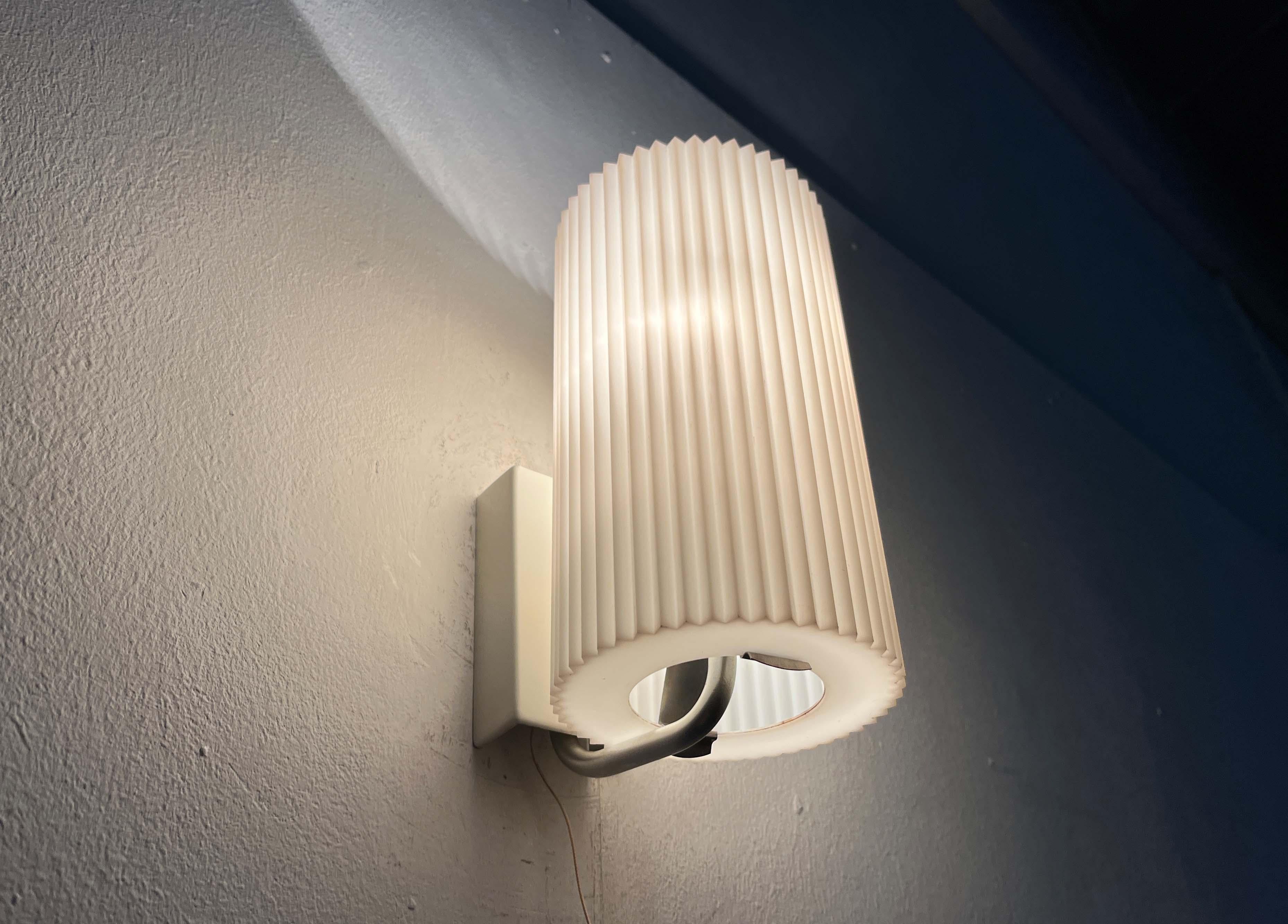 Lámpara de pared alemana minimalista de mediados de siglo de Erco, años 60 en venta 3