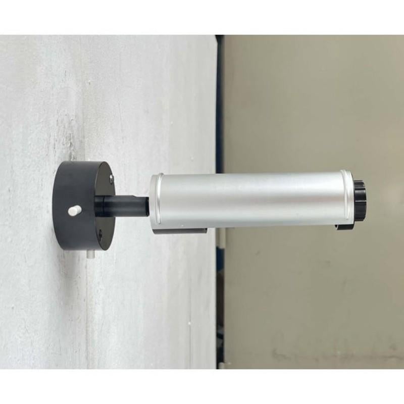 Minimalist wall light from the German manufacturer Erco.
The light features a simple cylindrical shape. Its distinctive feature is the rotating aluminum shade, which allows for individual adjustment of the light. The head is also tiltable via a