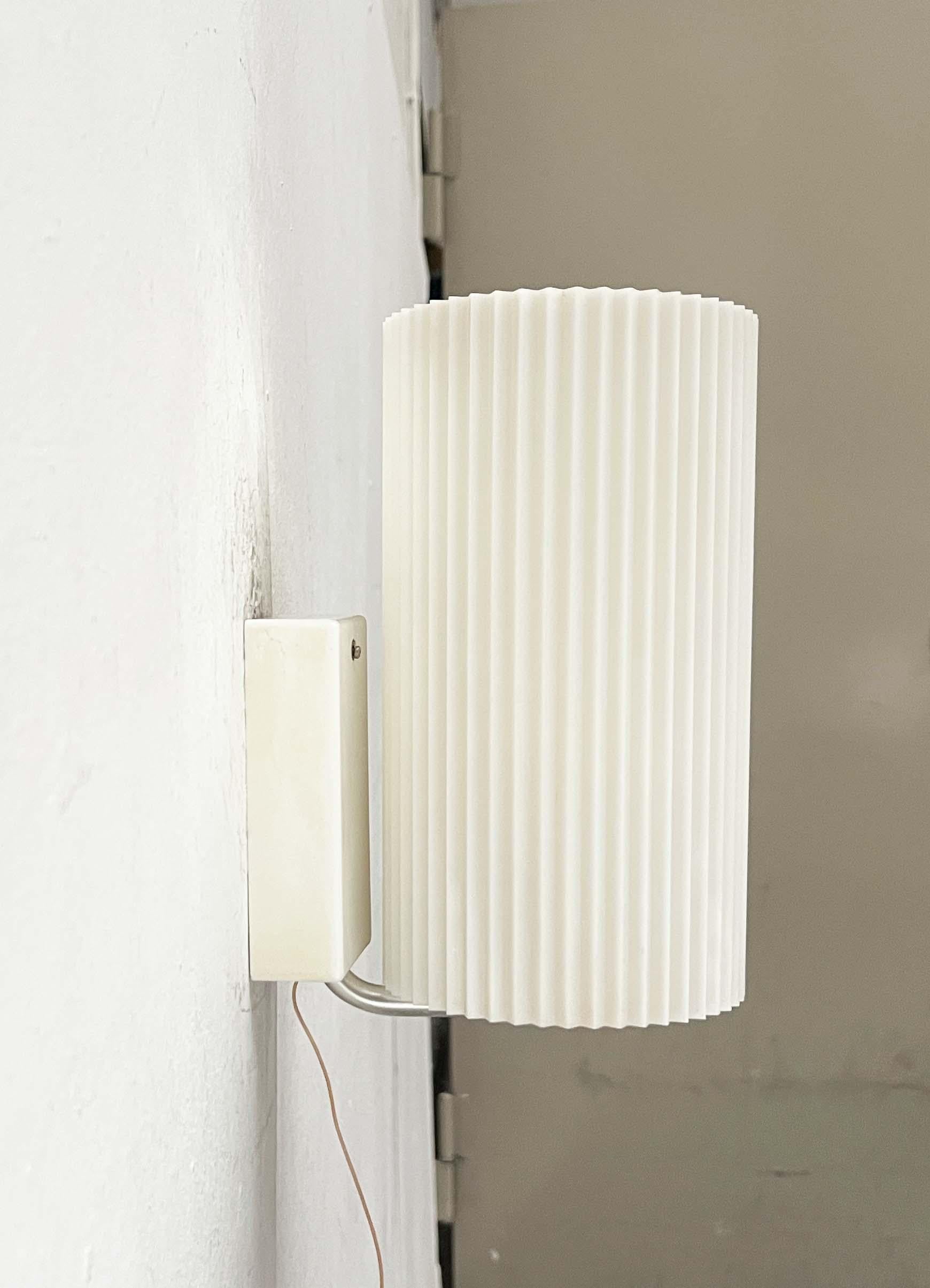 Lámpara de pared alemana minimalista de mediados de siglo de Erco, años 60 Alemán en venta