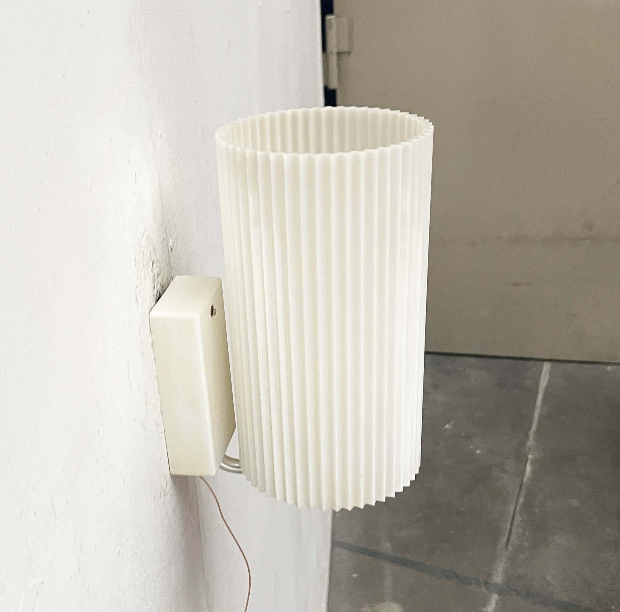 Lámpara de pared alemana minimalista de mediados de siglo de Erco, años 60 siglo XX en venta