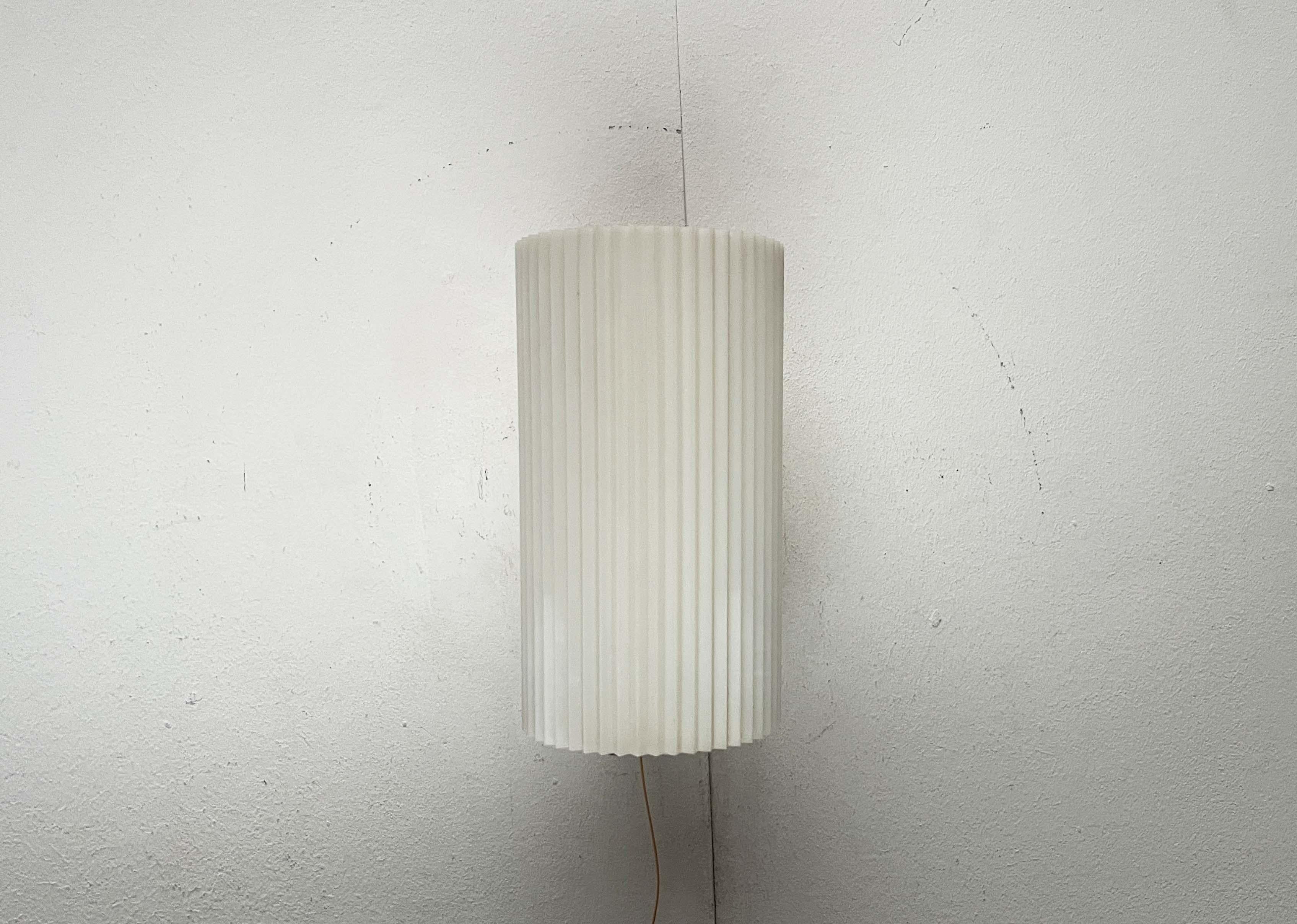 Lámpara de pared alemana minimalista de mediados de siglo de Erco, años 60 en venta 1