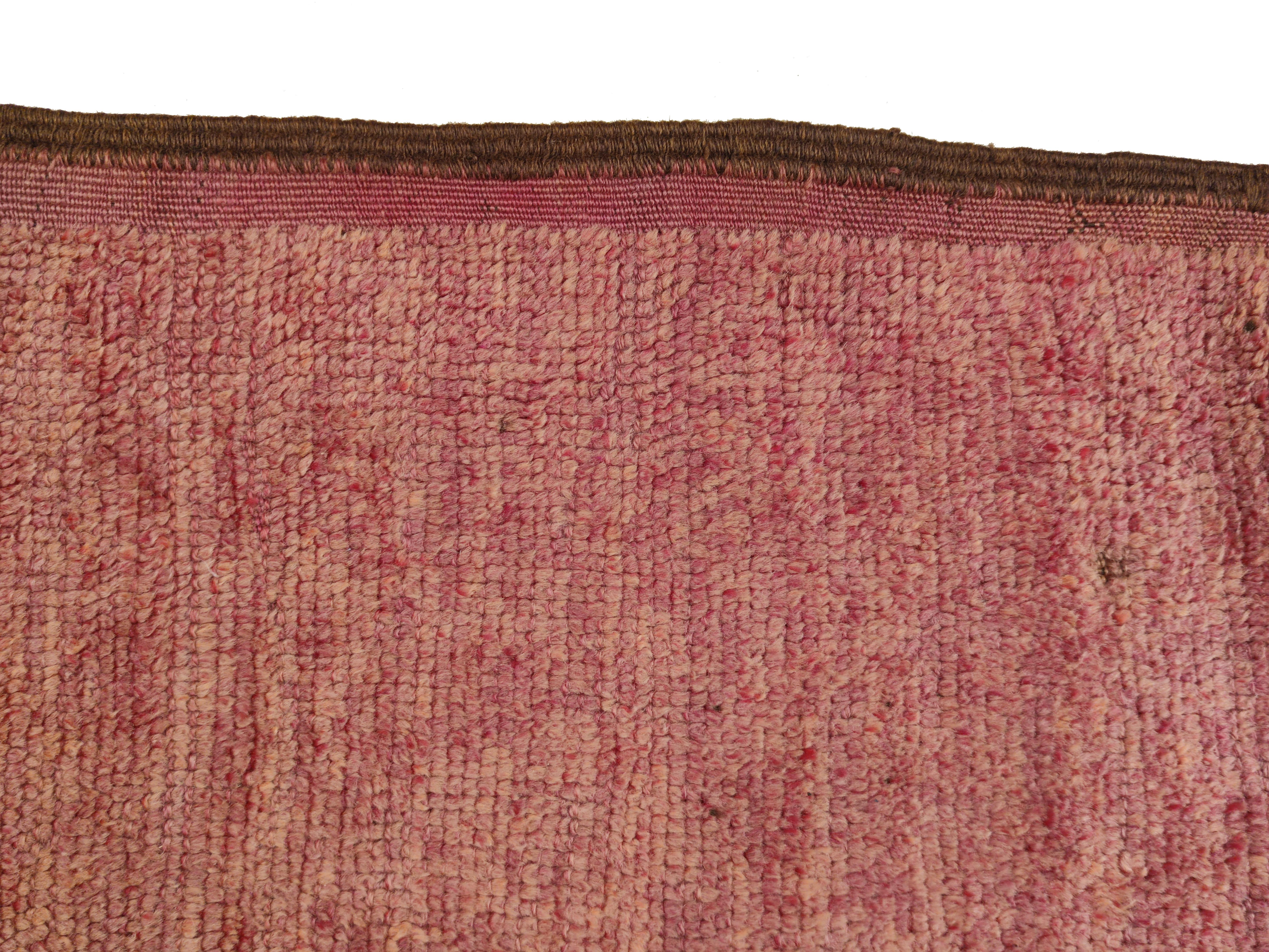 Mid-Century Minimalist Open Field Mulberry Purple Moroccan Berber Runner Rug In Good Condition For Sale In Milan, IT