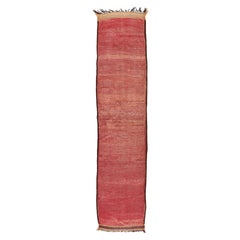 Minimalistischer marokkanischer Berber-Läufer aus der Mitte des Jahrhunderts, offener Feld Mulberry-Lila, lila