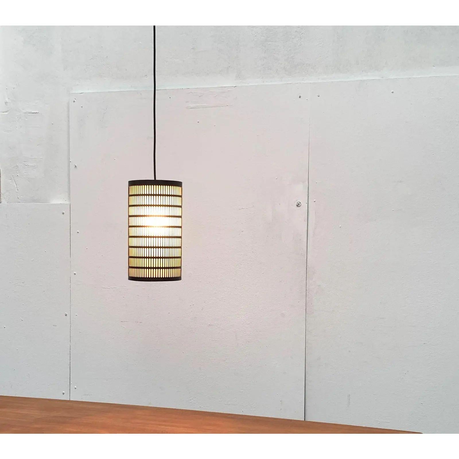 Mid-Century moderno Ciondolo traforato minimalista di metà secolo, anni '60 in vendita
