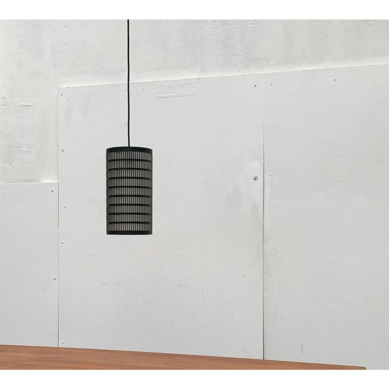 Ciondolo traforato minimalista di metà secolo, anni '60 in vendita 2