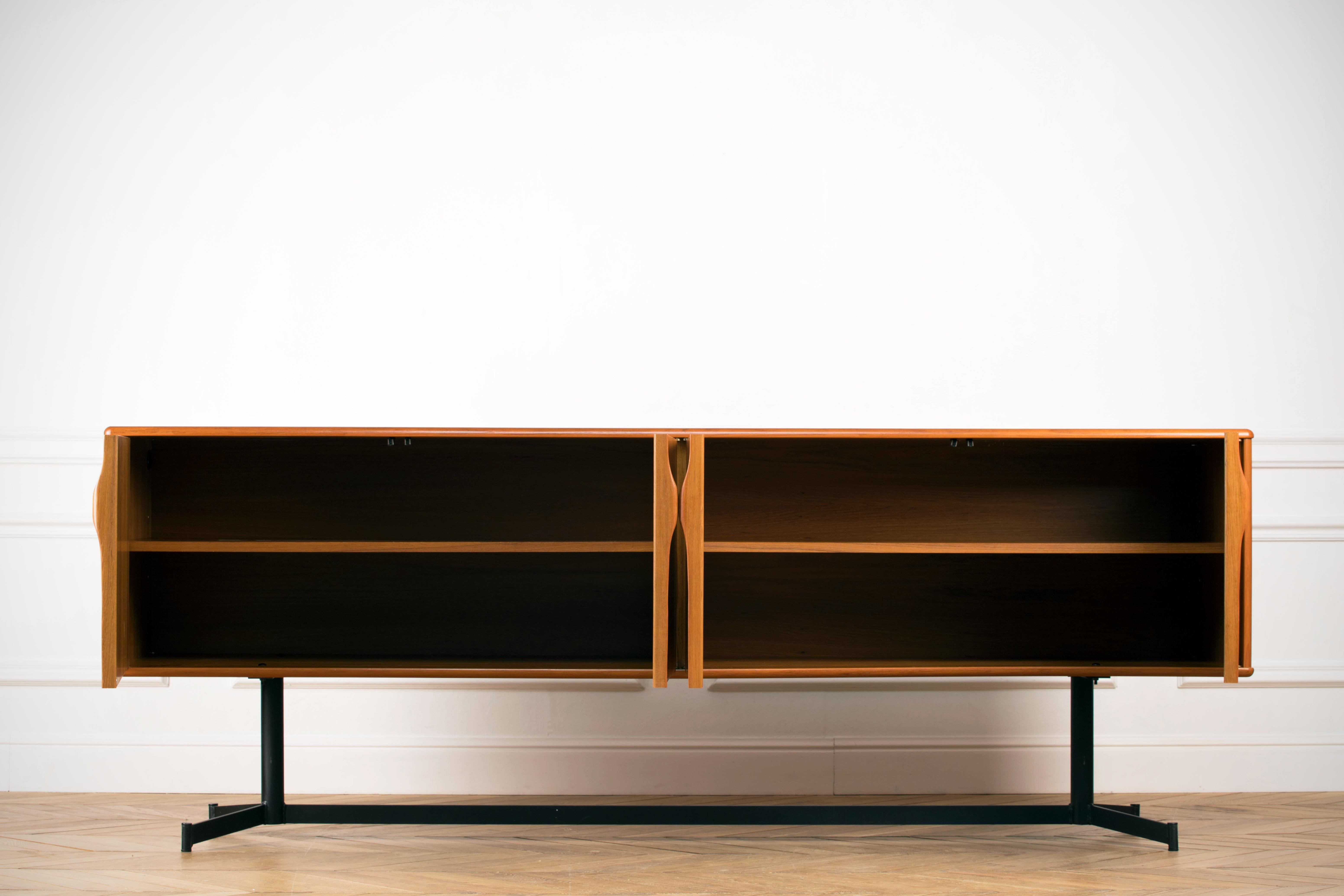 Midcentury Minimalist Sideboard Classic In Good Condition In Wiesbaden, DE