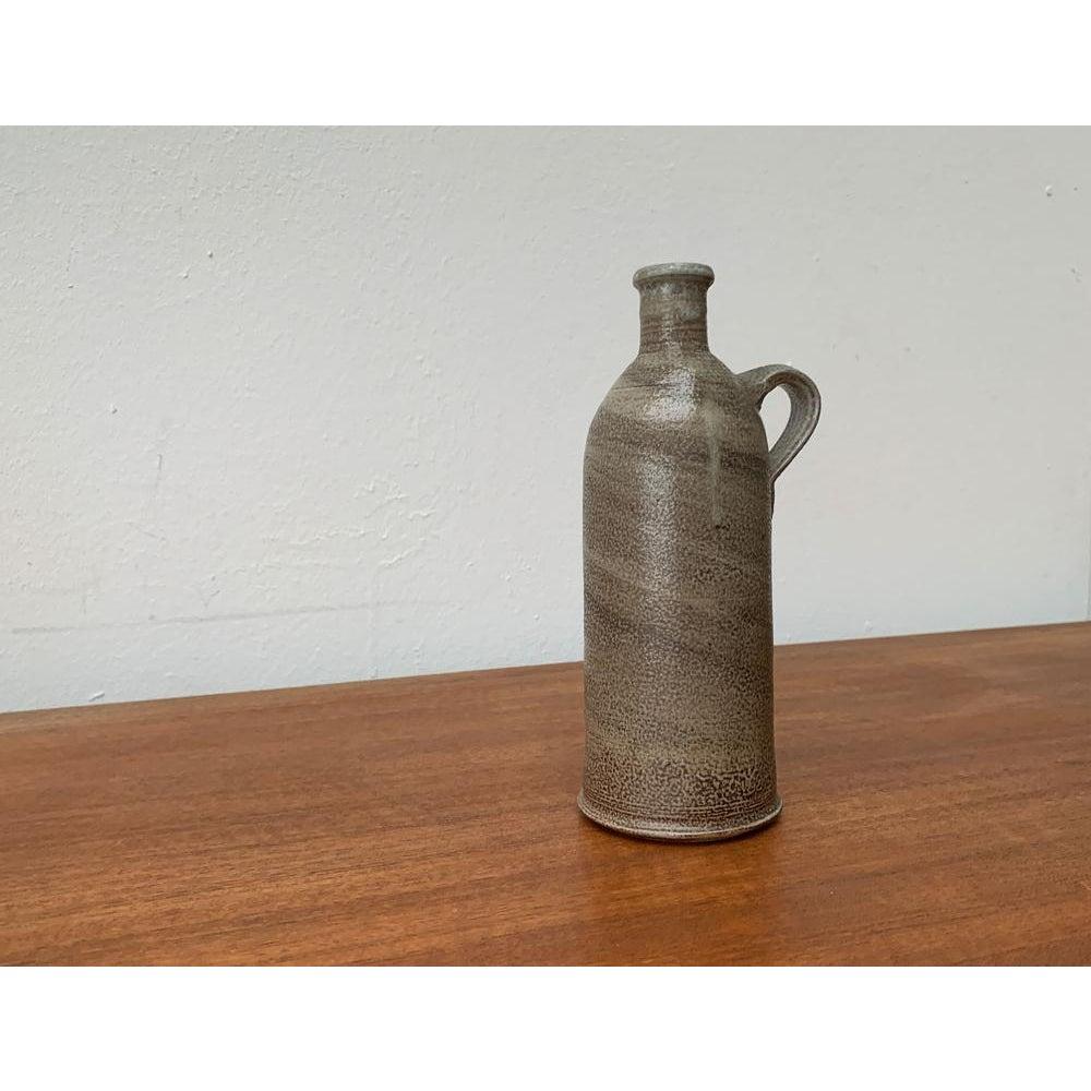 Minimalistische Mid-Century-Karaffe-Vase aus Studio-Keramik, 1960er Jahre im Zustand „Hervorragend“ im Angebot in Hamburg, DE