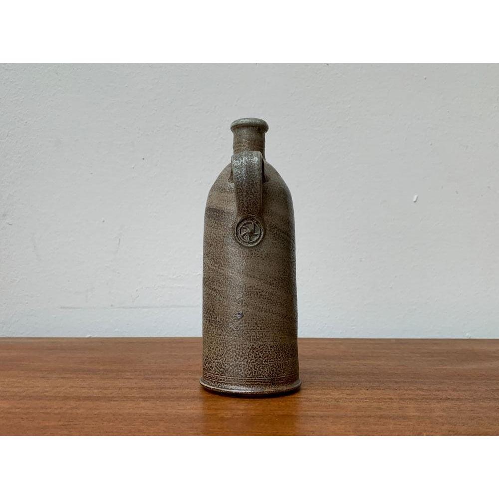 Minimalistische Mid-Century-Karaffe-Vase aus Studio-Keramik, 1960er Jahre (20. Jahrhundert) im Angebot