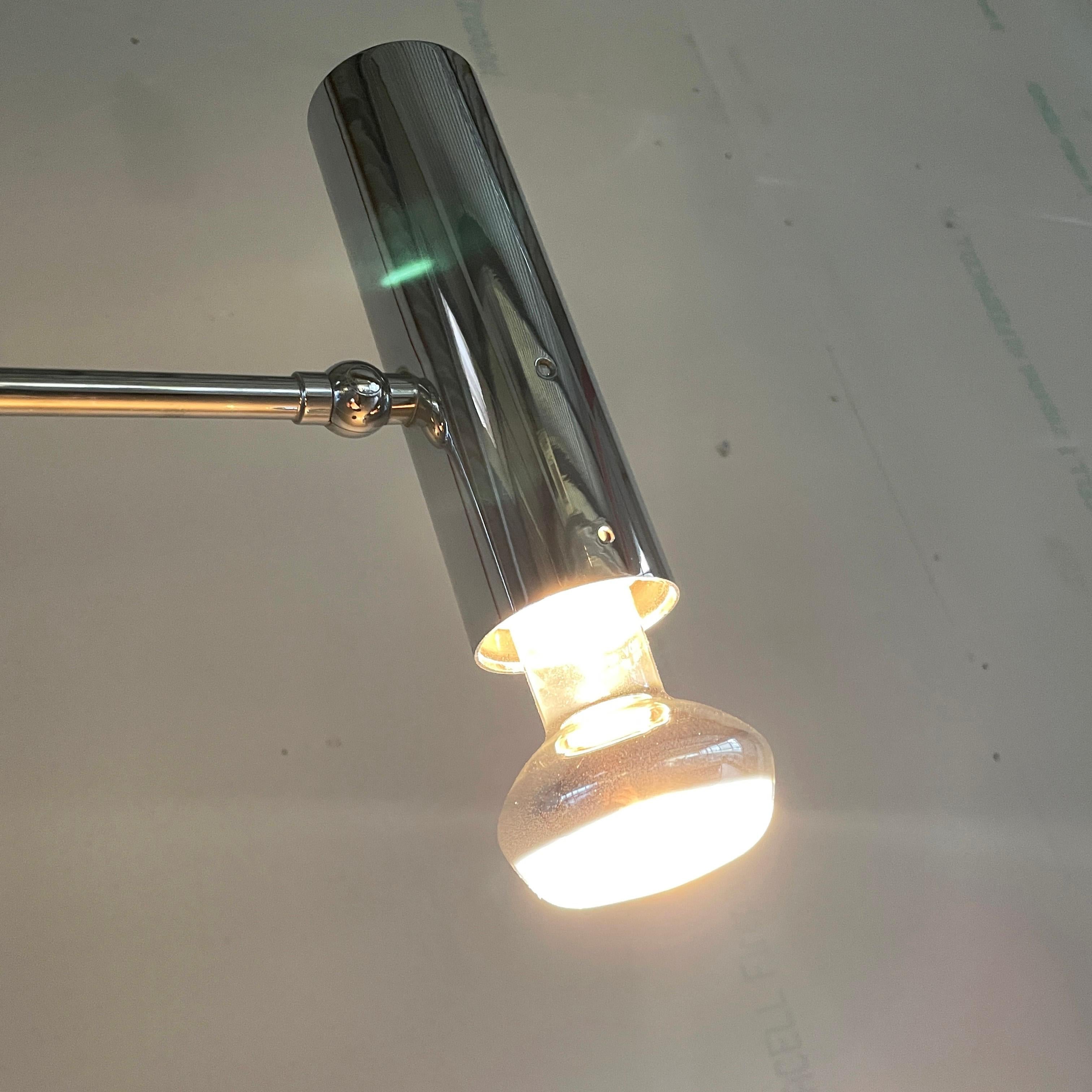 Lampada da terra minimalista di metà secolo in cromo svizzero in vendita 11