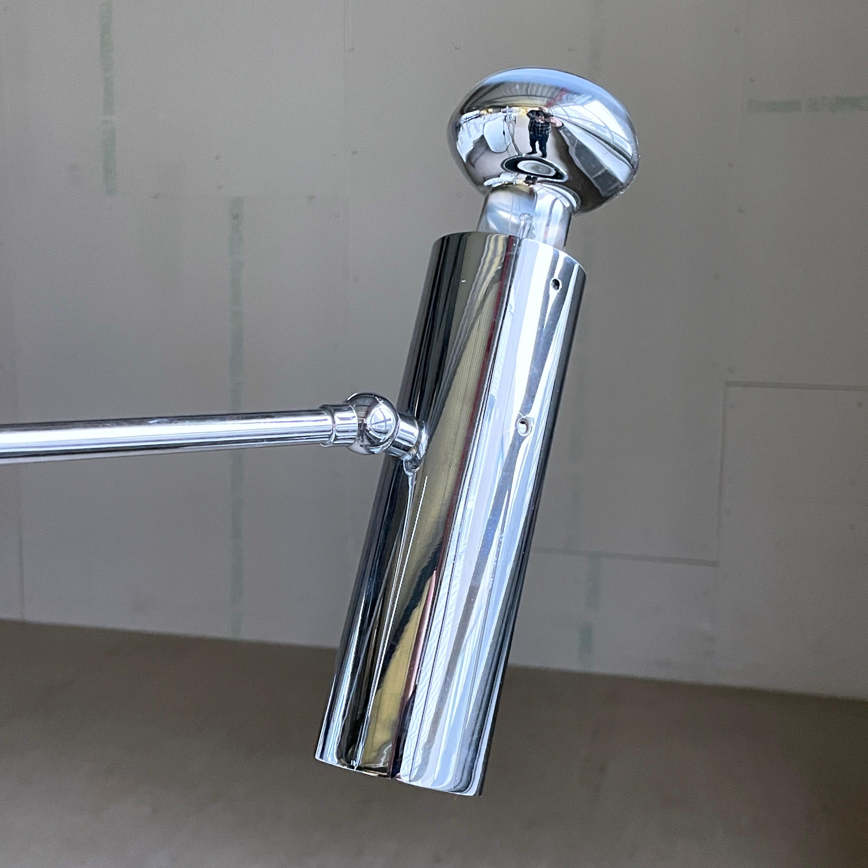 Lampada da terra minimalista di metà secolo in cromo svizzero in vendita 1