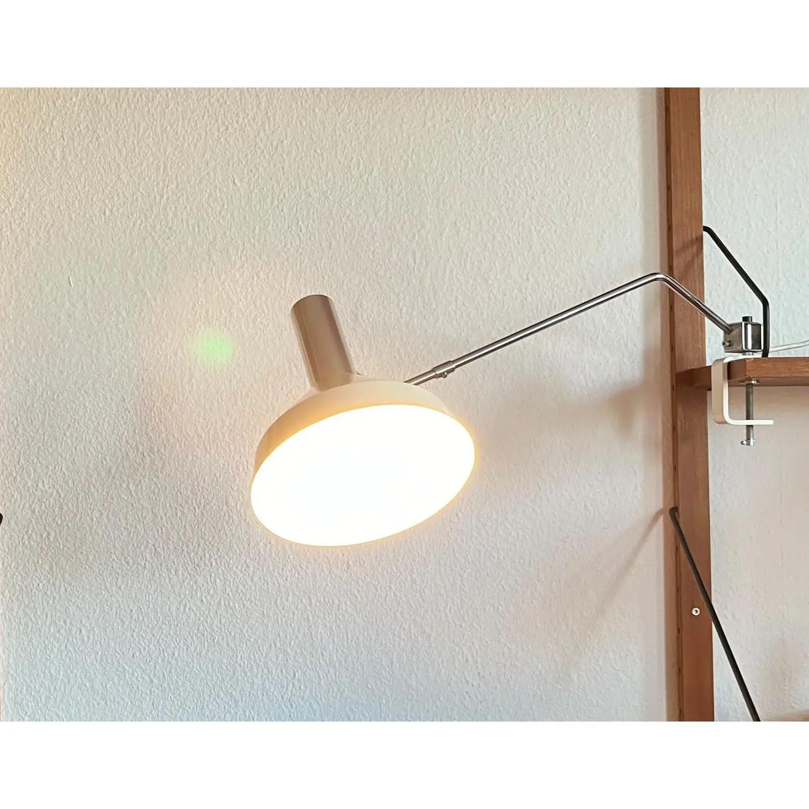 Lampe de table à pince suisse minimaliste du milieu du siècle par Rosemarie et Rico, années 1950 en vente 4