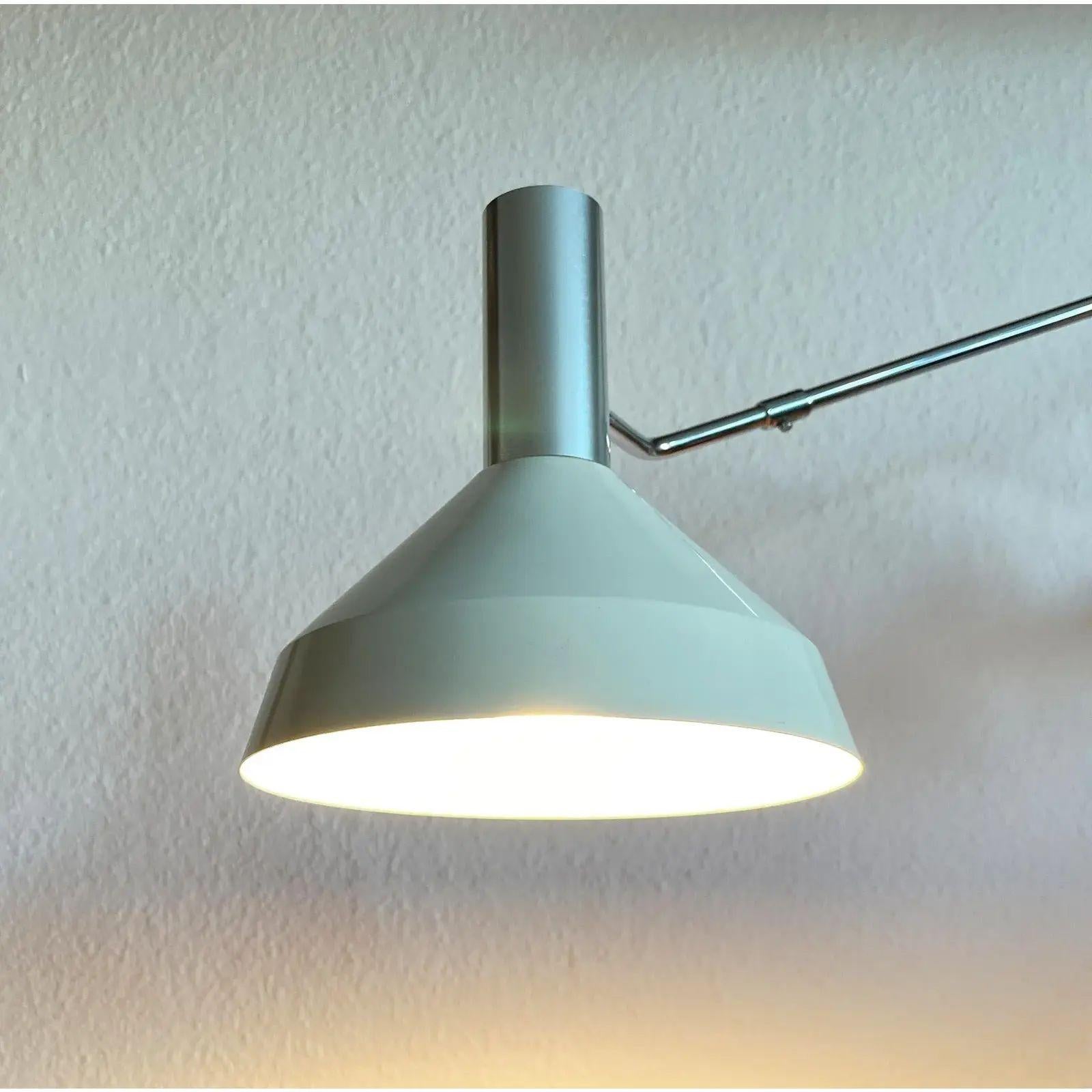 Mid-Century Modern Lampe de table à pince suisse minimaliste du milieu du siècle par Rosemarie et Rico, années 1950 en vente