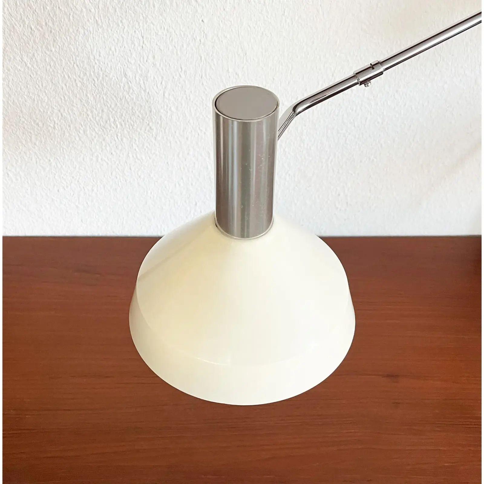 Métal Lampe de table à pince suisse minimaliste du milieu du siècle par Rosemarie et Rico, années 1950 en vente