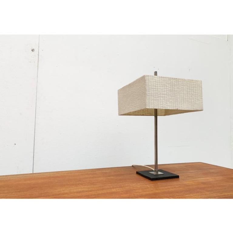 Lámpara de mesa minimalista de mediados de siglo, años 60 en venta 4