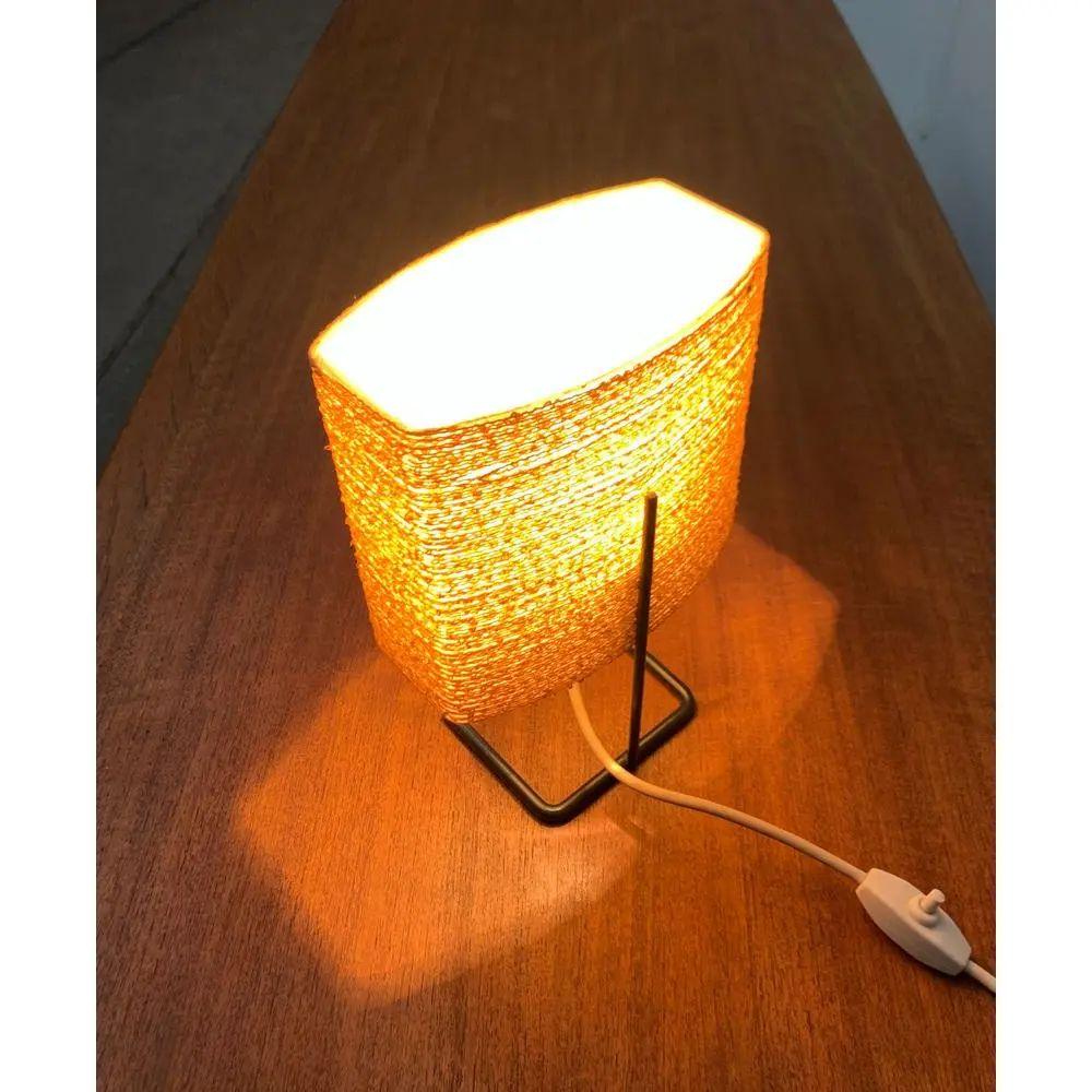 Lámpara de mesa minimalista de mediados de siglo, años 60 en venta 5