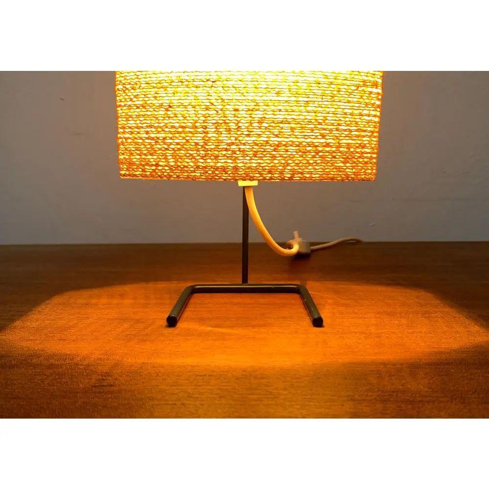 Lámpara de mesa minimalista de mediados de siglo, años 60 Moderno de mediados de siglo en venta