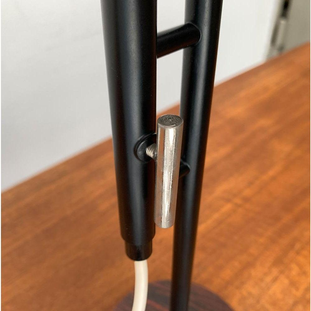 Lámpara de mesa minimalista de mediados de siglo, años 60 Moderno de mediados de siglo en venta