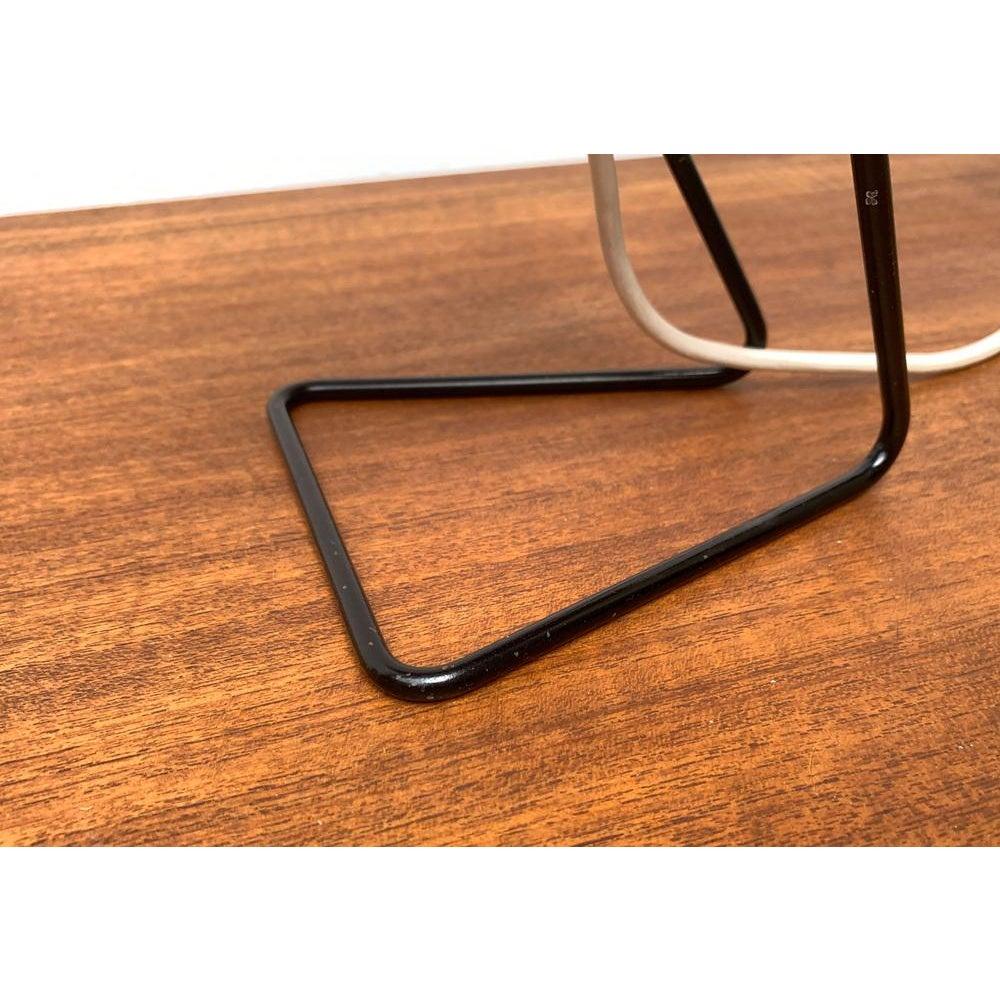 Lámpara de mesa minimalista de mediados de siglo, años 60 Metal en venta