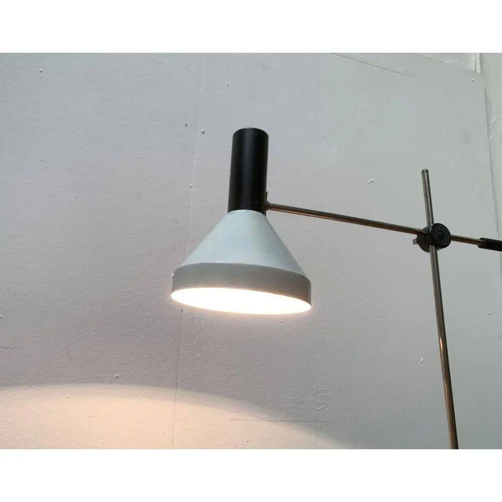 Mid-Century Minimalist Table Lamp, 1960s For Sale 1
