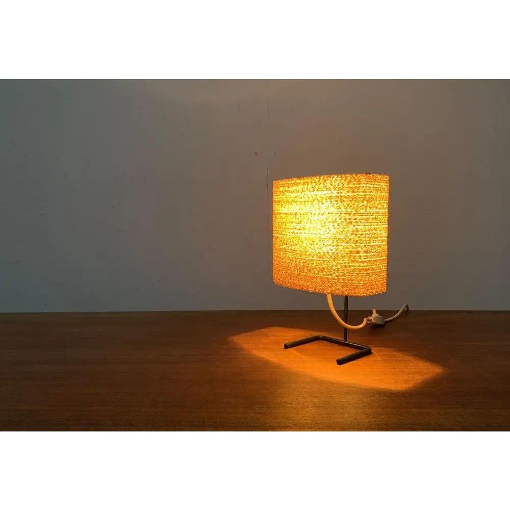 Lámpara de mesa minimalista de mediados de siglo, años 60 en venta 1
