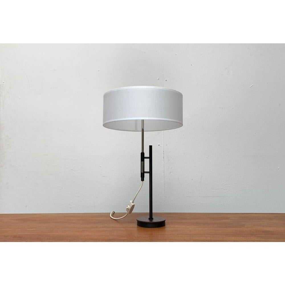 Lámpara de mesa minimalista de mediados de siglo, años 60 en venta 2