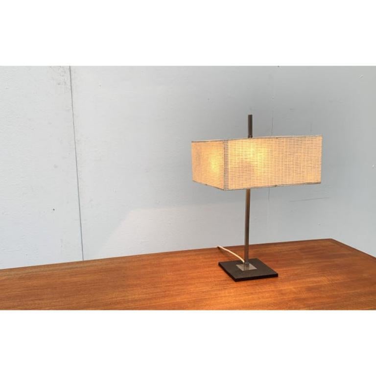 Lámpara de mesa minimalista de mediados de siglo, años 60 en venta 3