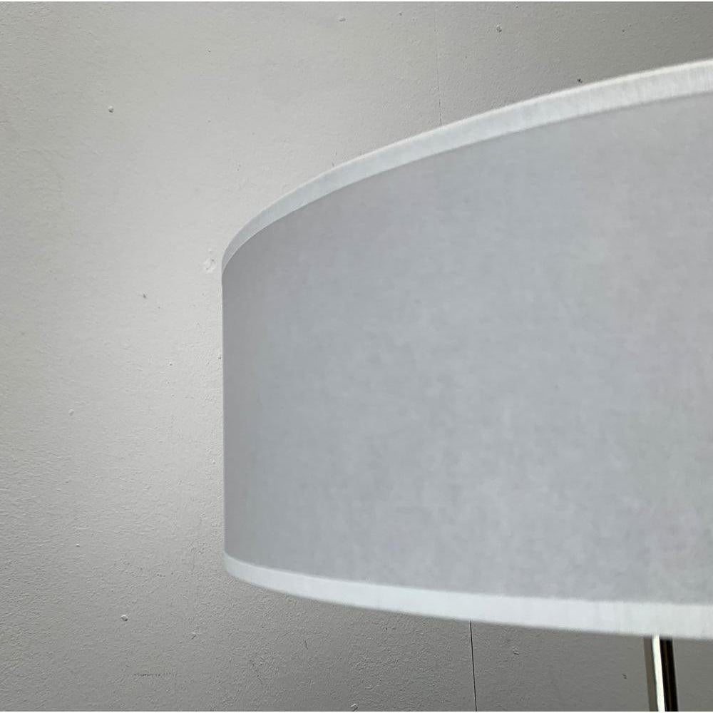 Lámpara de mesa minimalista de mediados de siglo, años 60 en venta 3