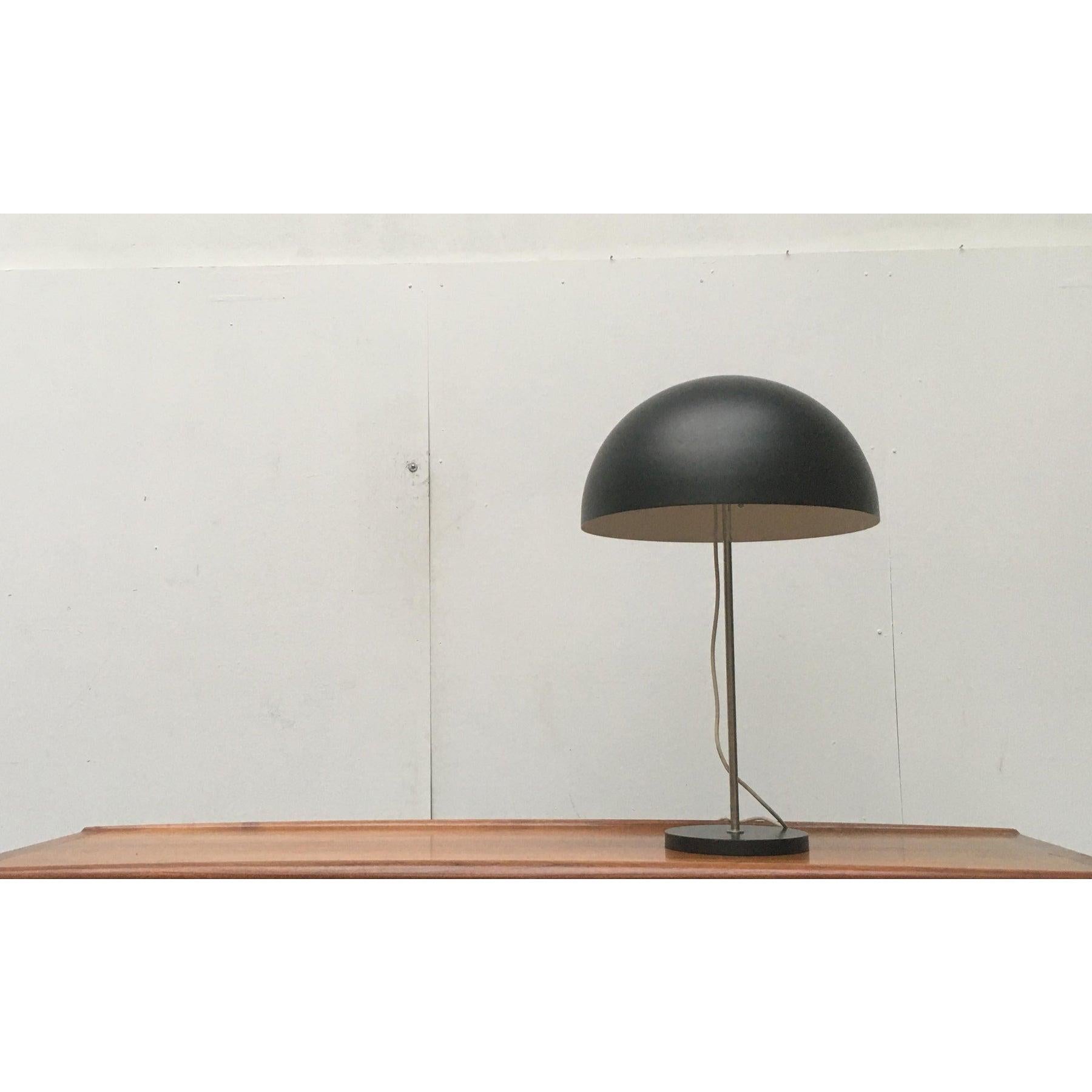 Mid-Century Minimalist Table Lamp In Good Condition For Sale In Hamburg, DE