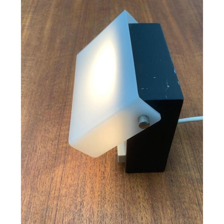 Mid-Century Minimalist Table Lamp in Metal & Plastic For Sale 5