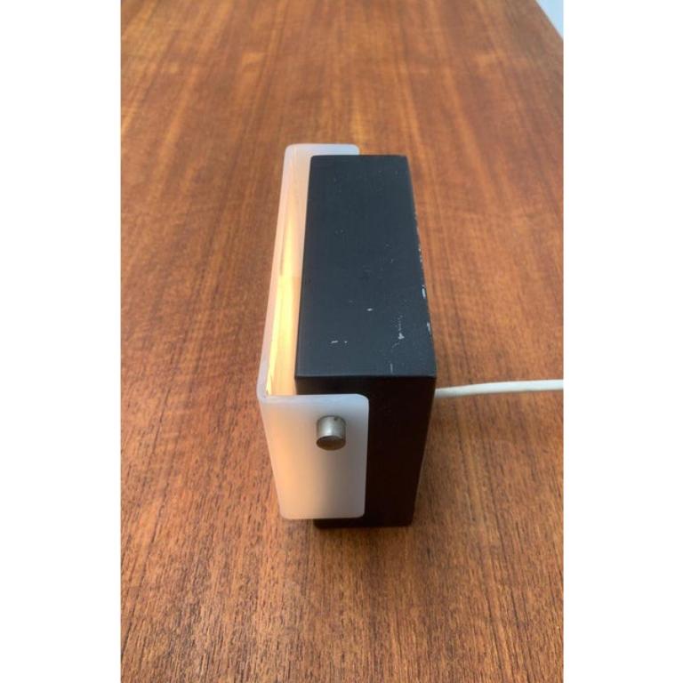 20th Century Mid-Century Minimalist Table Lamp in Metal & Plastic For Sale