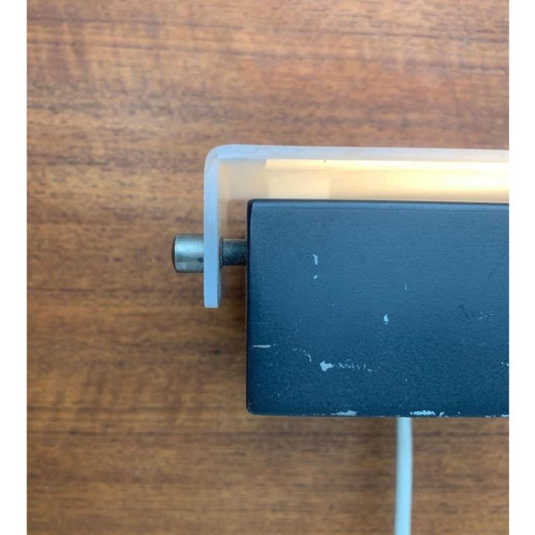 Mid-Century Minimalist Table Lamp in Metal & Plastic For Sale 2