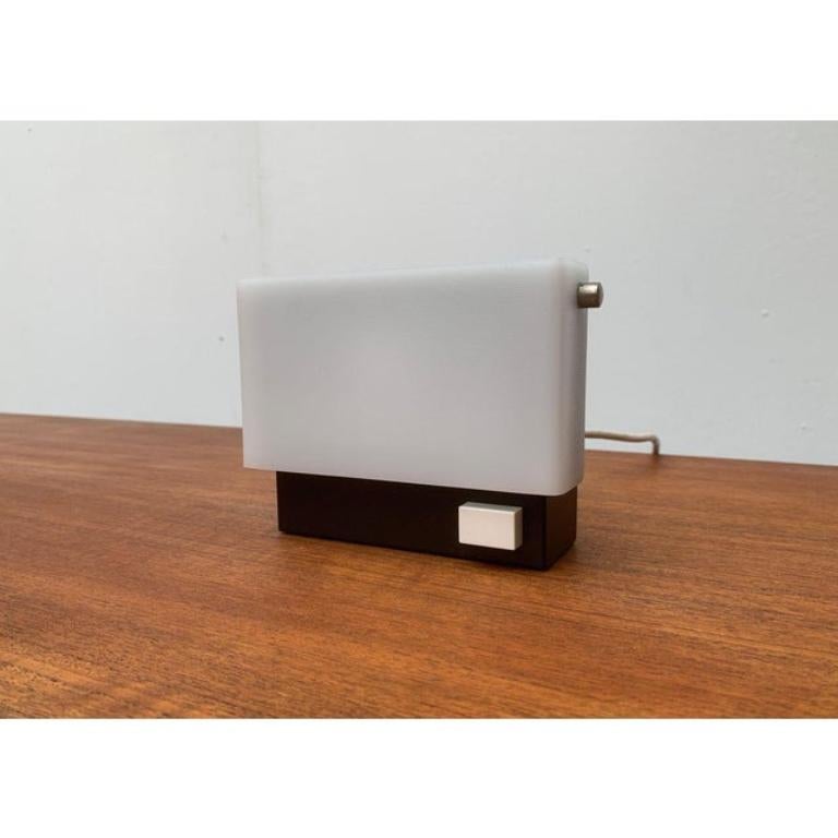 Mid-Century Minimalist Table Lamp in Metal & Plastic For Sale 3
