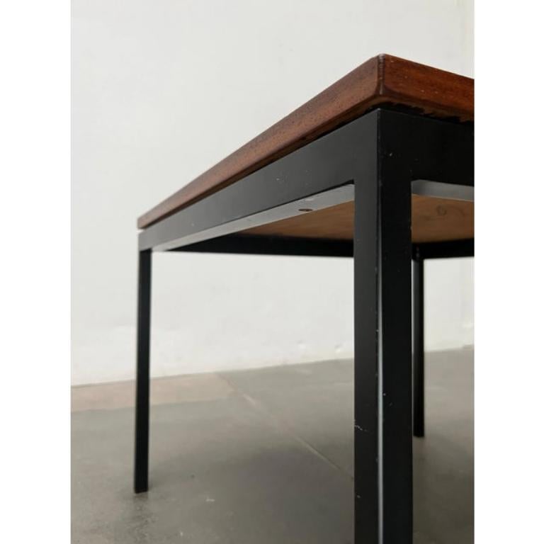 Minimalistischer Mid-Century-Beistelltisch aus Teakholz von Florence Knoll, 1950er Jahre im Angebot 4