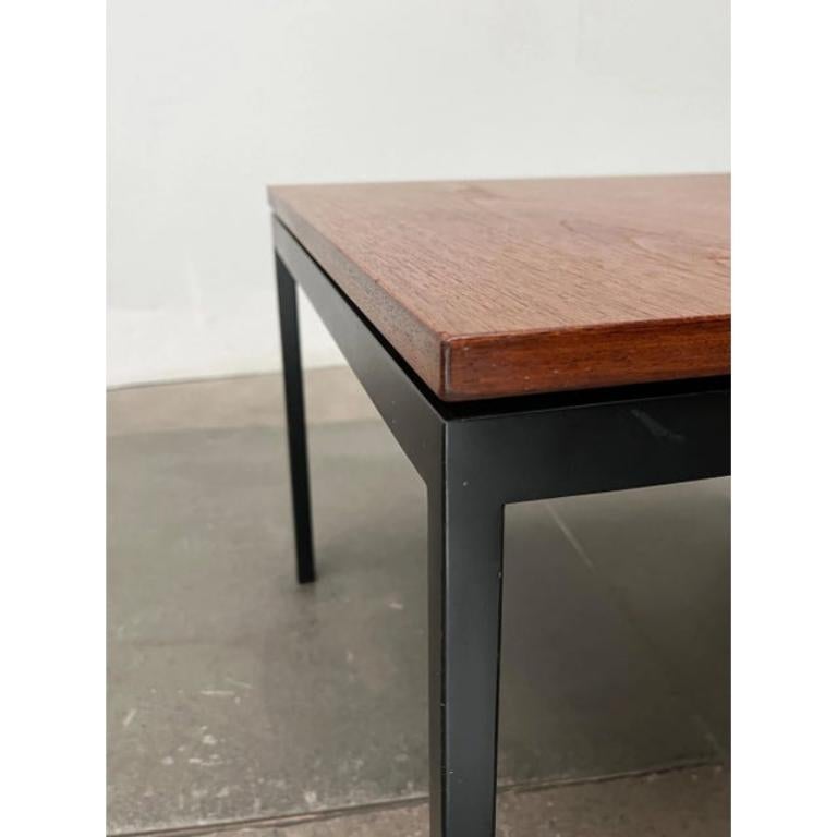 Minimalistischer Mid-Century-Beistelltisch aus Teakholz von Florence Knoll, 1950er Jahre im Angebot 6