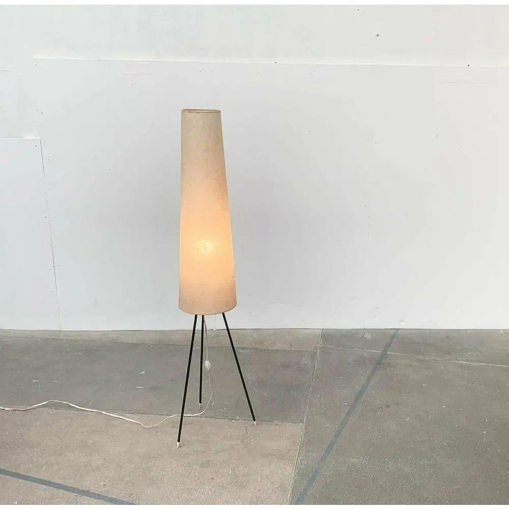 Minimalistische Tripod Cocoon Stehlampe aus der Jahrhundertmitte, 1960er Jahre im Angebot 3