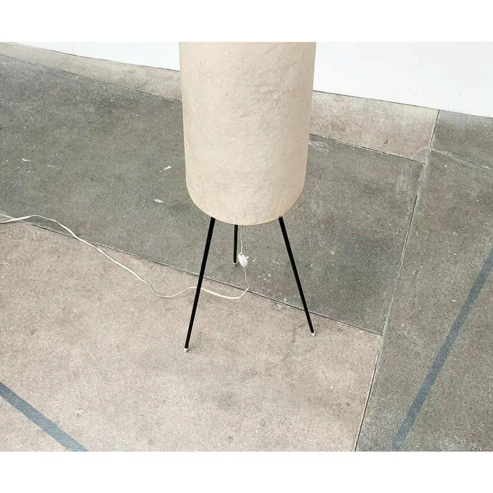 Minimalistische Tripod Cocoon Stehlampe aus der Jahrhundertmitte, 1960er Jahre im Angebot 4