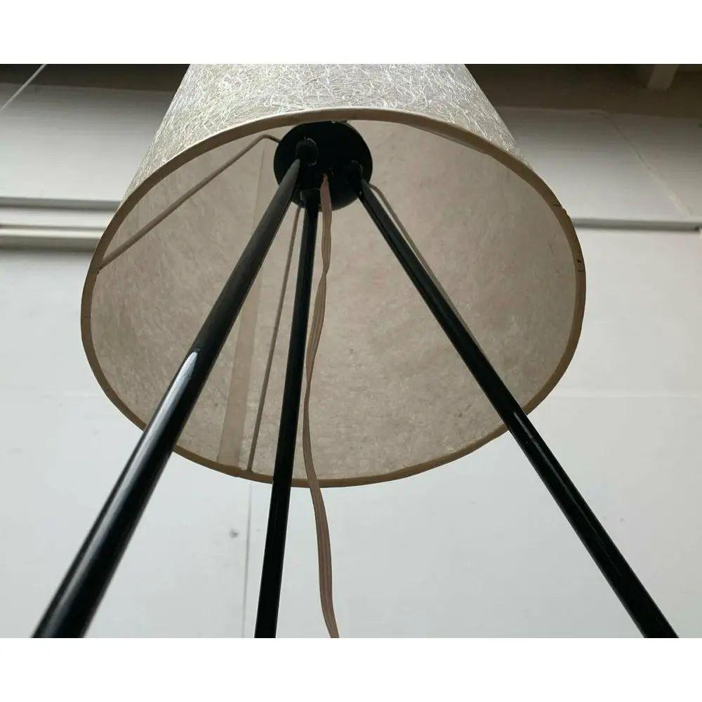 Minimalistische Tripod Cocoon Stehlampe aus der Jahrhundertmitte, 1960er Jahre im Angebot 5