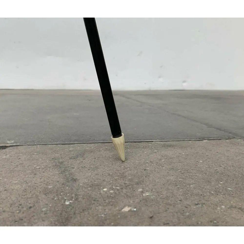 Minimalistische Tripod Cocoon Stehlampe aus der Jahrhundertmitte, 1960er Jahre (Metall) im Angebot