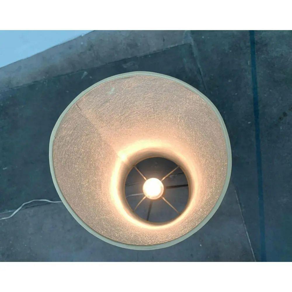 Minimalistische Tripod Cocoon Stehlampe aus der Jahrhundertmitte, 1960er Jahre im Angebot 1