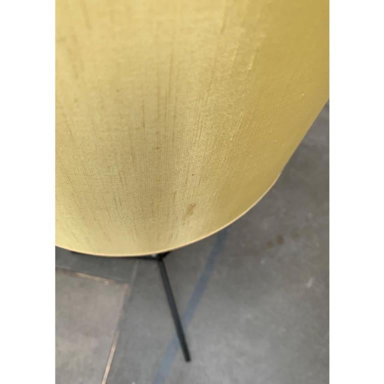 Lampada da terra a treppiede minimalista di metà secolo, anni '60 in vendita 6
