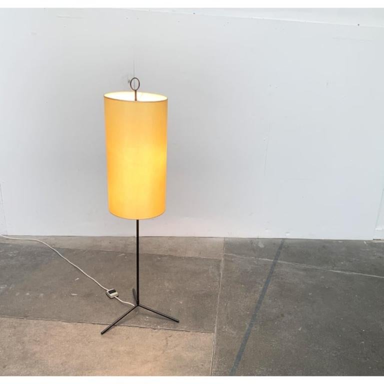 Lampada da terra a treppiede minimalista di metà secolo, anni '60 In condizioni buone in vendita a Hamburg, DE