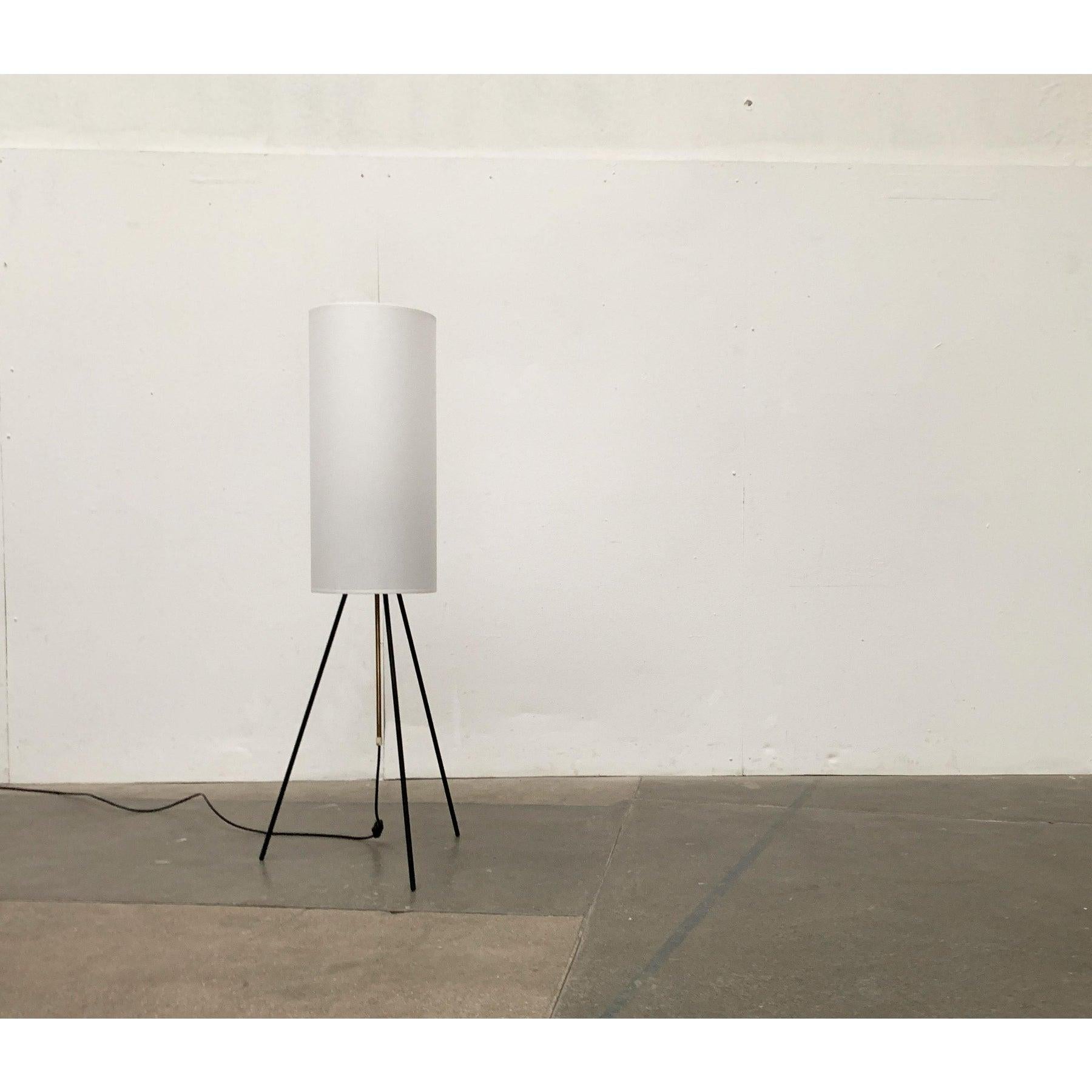 XX secolo Lampada da terra a treppiede minimalista di metà secolo, anni '60 in vendita