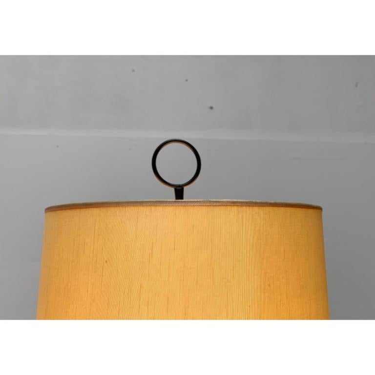 Metallo Lampada da terra a treppiede minimalista di metà secolo, anni '60 in vendita