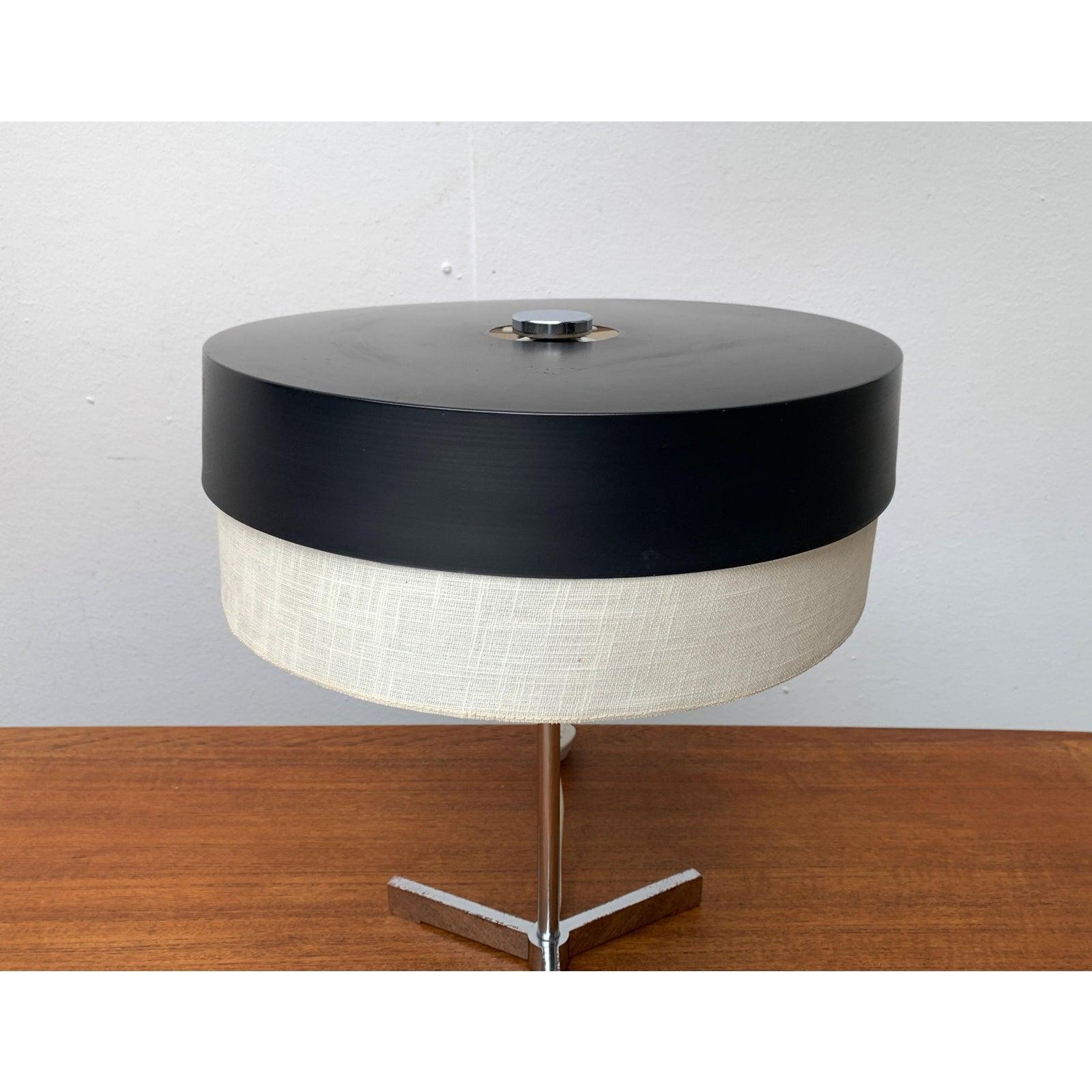 Mid-Century Minimalist Tripod Table Lamp, 1960s For Sale 4
